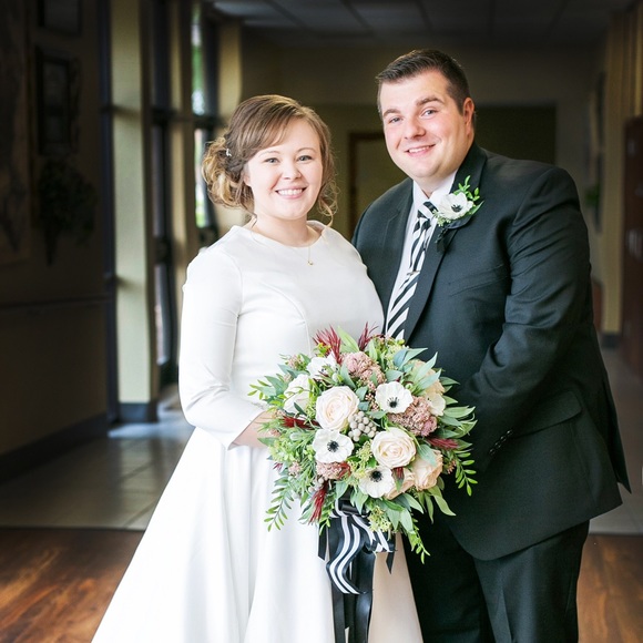 Meet your Posher, Allison - Picture 1 of 1